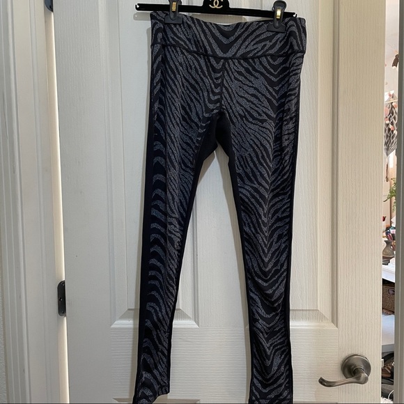 ZELLA Animal Print Legging Black Zebra Lounge yoga workout pant size medium - Picture 3 of 9